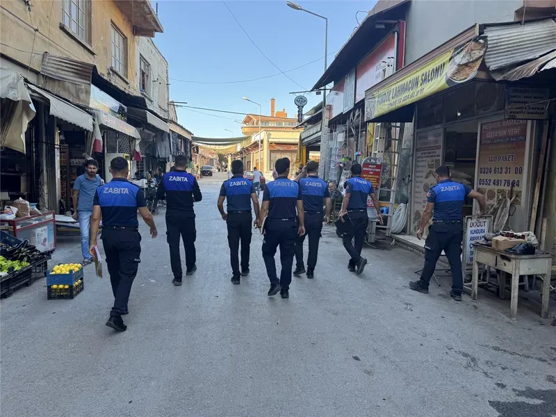 Tarsus Belediyesi Zabıta Ekipleri Kaldırım İşgaliyle Mücadele Ediyor