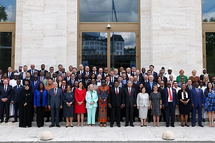 TBMM Başkanı Kurtulmuş, Cenevre’de aile fotoğrafında