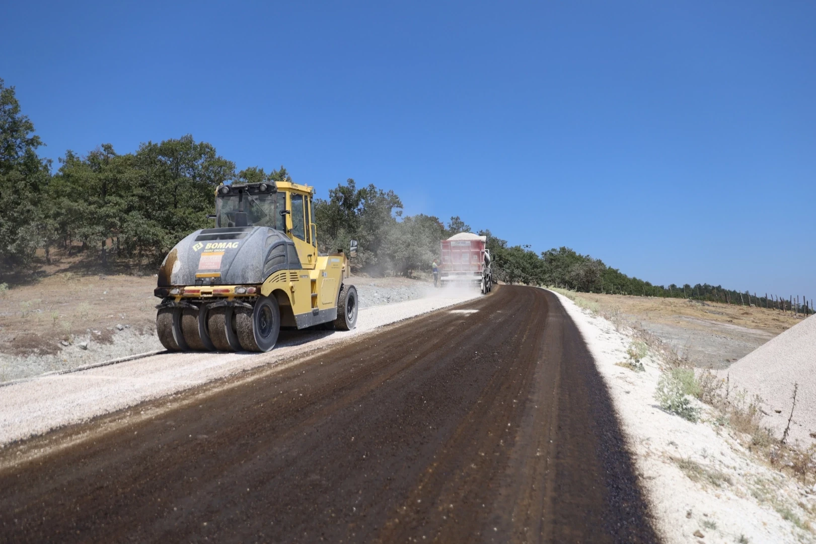 Mustafakemalpaşa’nın kırsal yollarına konfor geliyor