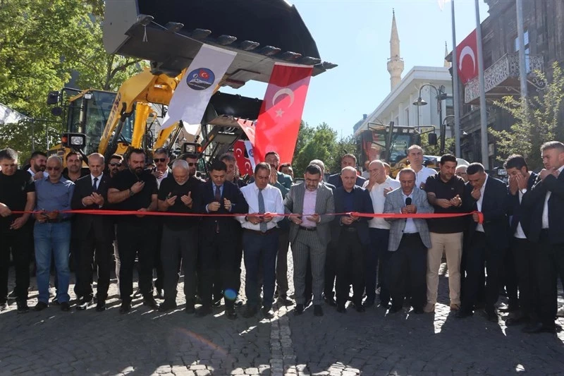 Kars’ta Hizmet Coşkusu: 15 Yeni İş Makinesi Törenle Hizmete Girdi