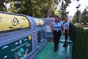 ÇÖP BİDONLARI BOŞ OLMASINA RAĞMEN YERE ATILAN ATIK CEZAYLA SONUÇLANDI