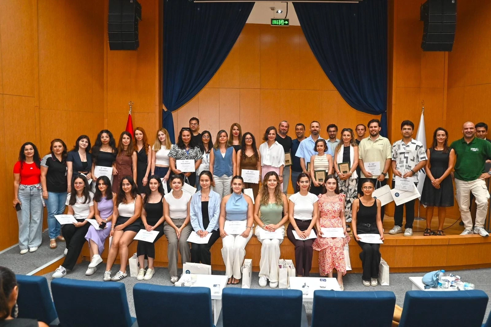 Karabağlar Akademi ilk mezunlarını verdi